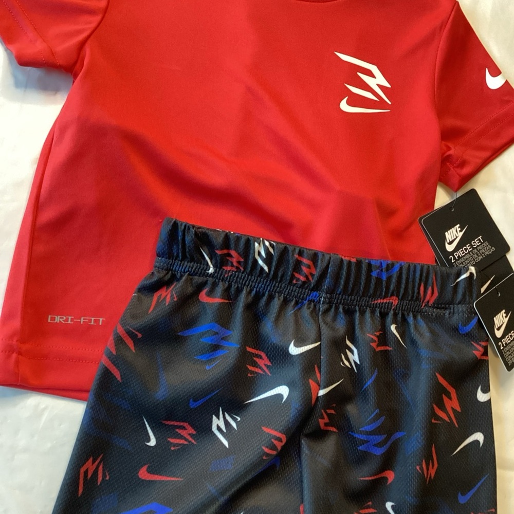 Nike Kids Matching Set in Red and Black - Picture 2 of 4